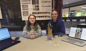 Léann Provencher et Marie-Rose, relève en sciences au CSTJ